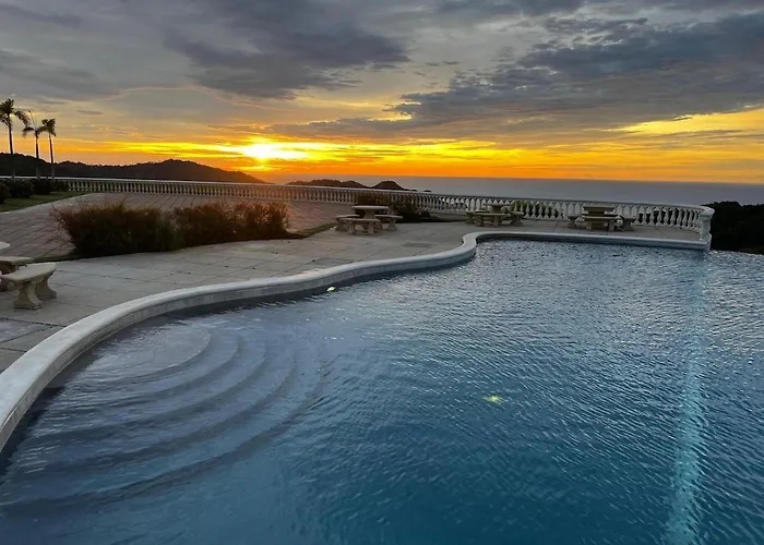 Villa Casa Jungle Escape With Private Hot Tub Near The
